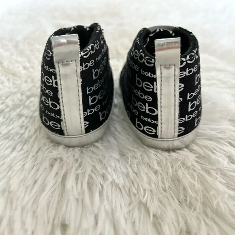 bebe Baby Crib Sneakers Size‎ 2 (3-6 months)